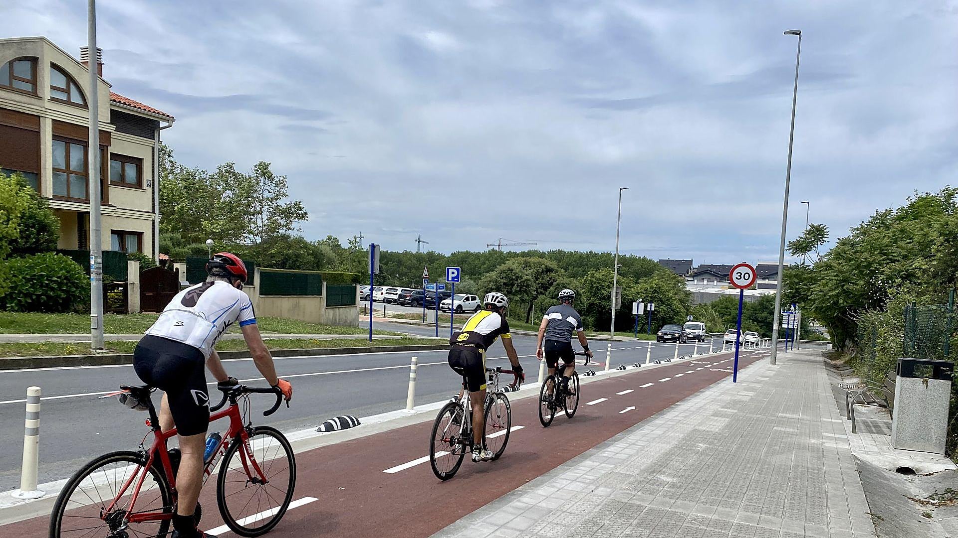 La nueva normativa de la DGT para los ciclistas en 2025: podrán